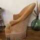 Joli fauteuil crapaud ancien velours moutarde