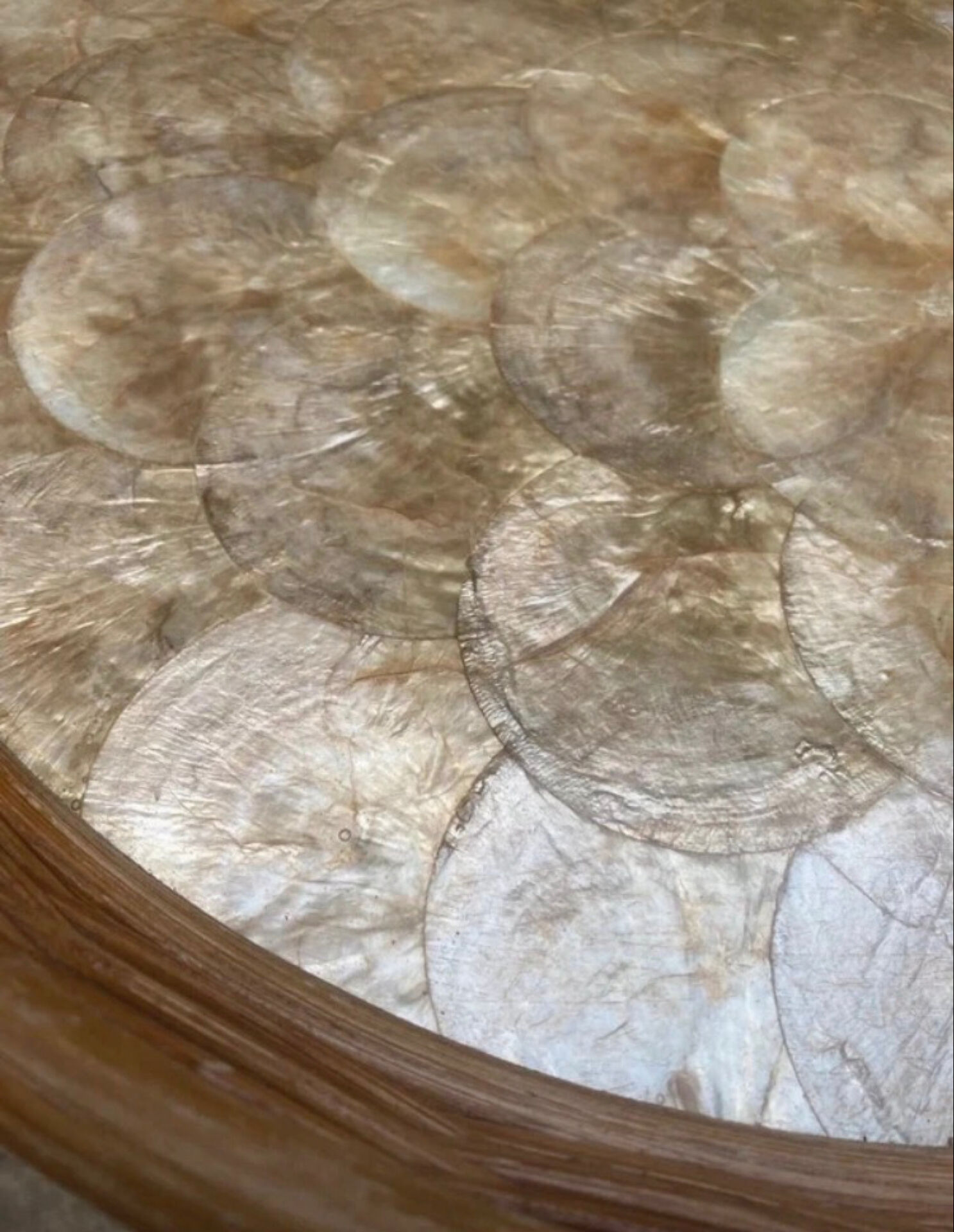 Mother-of-pearl plate