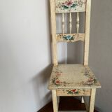 Chaise en bois enfant blanche et fleurie peinte à la main