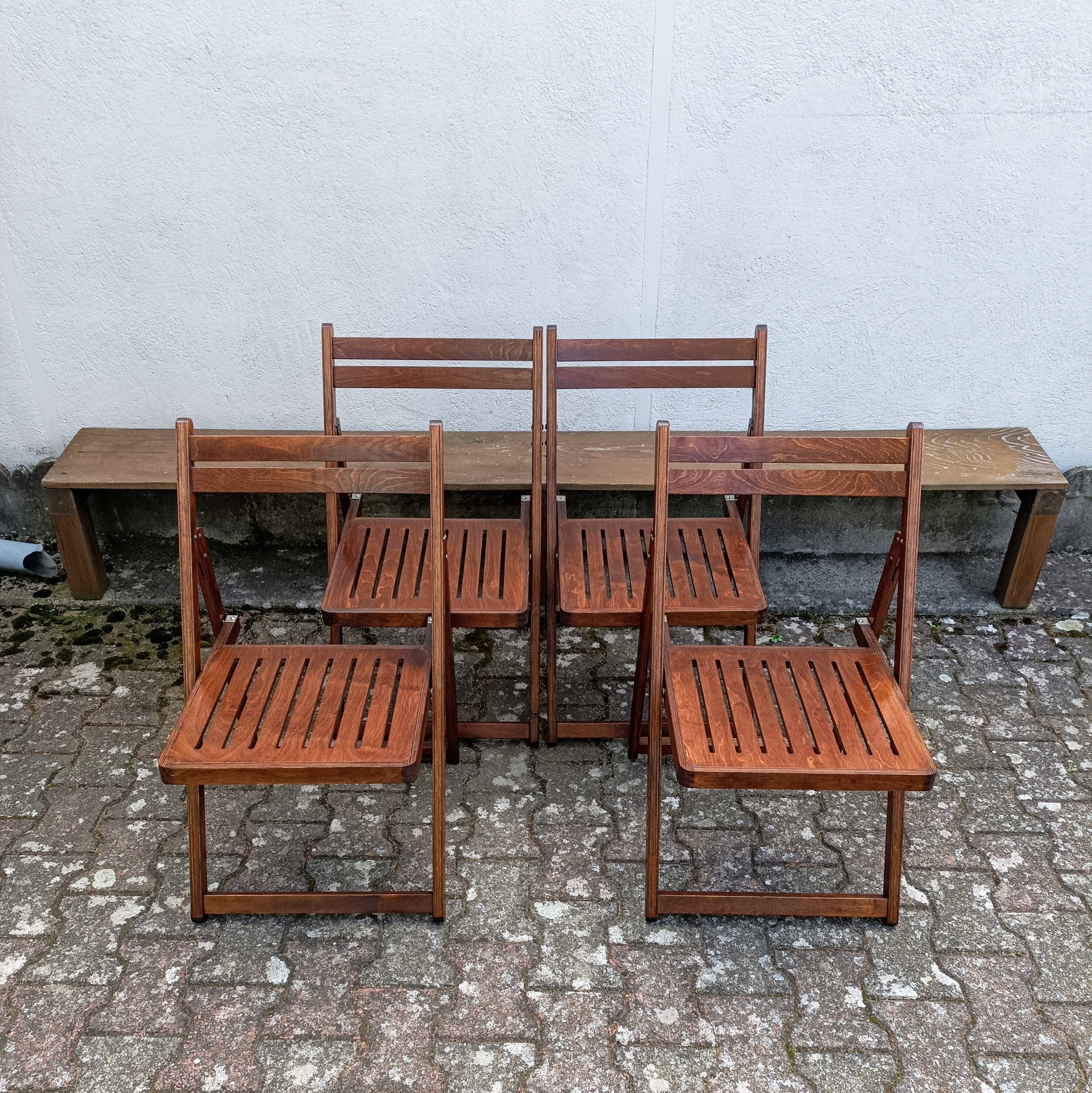 Wooden folding chairs, 70s
