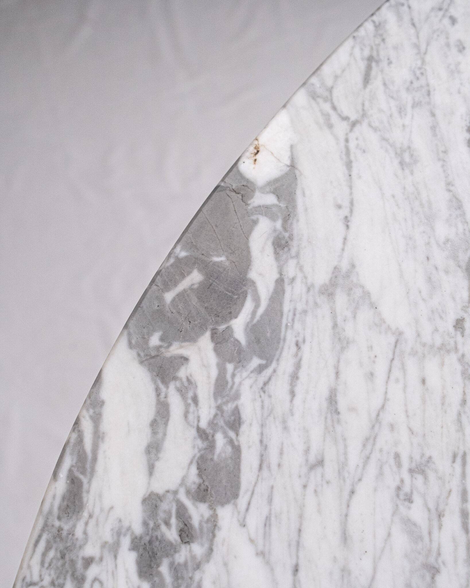 Round marble dining table, made in France, 1970-80.