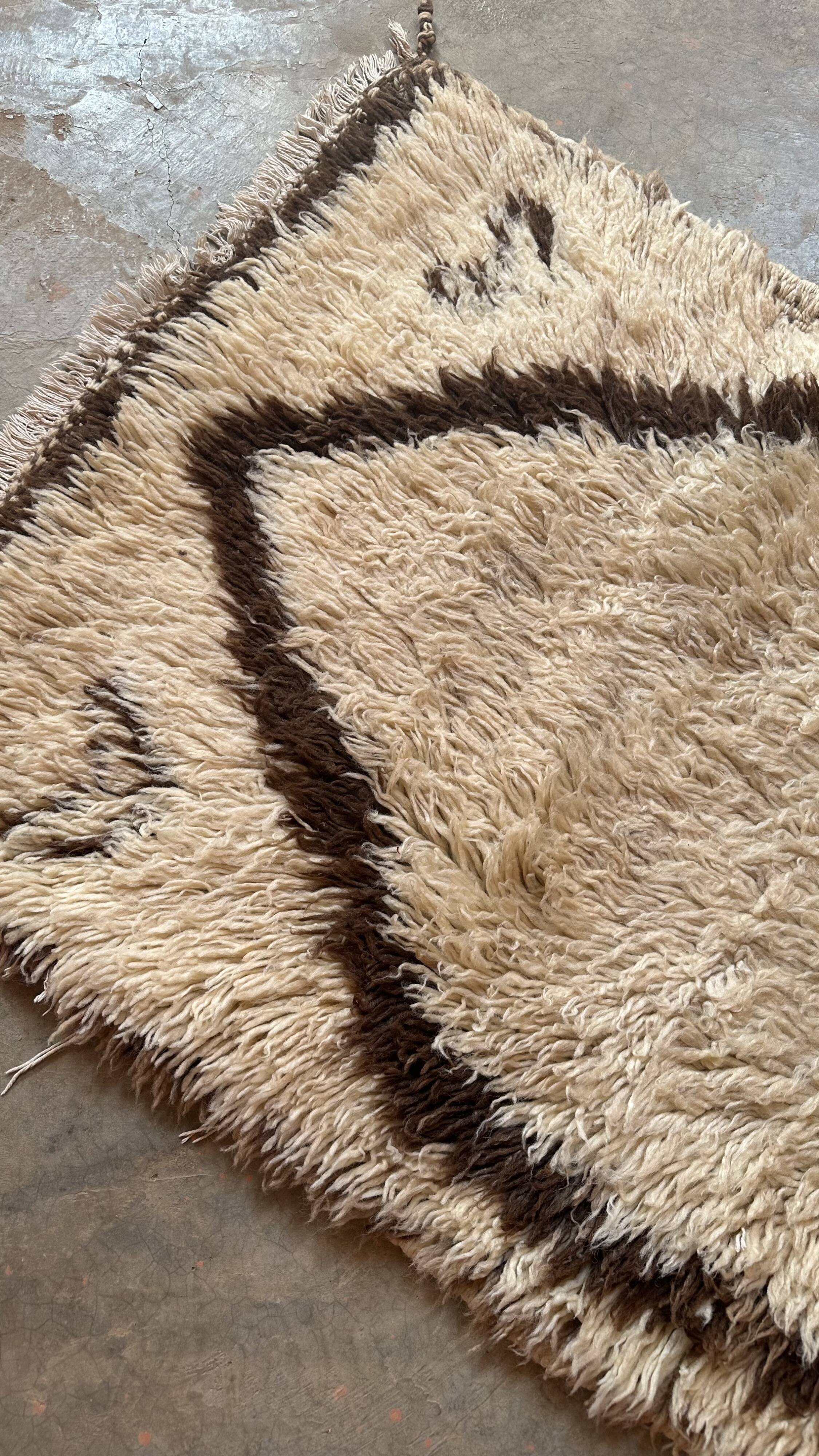 Azilal beige Berber rug - 191 x 79 cm