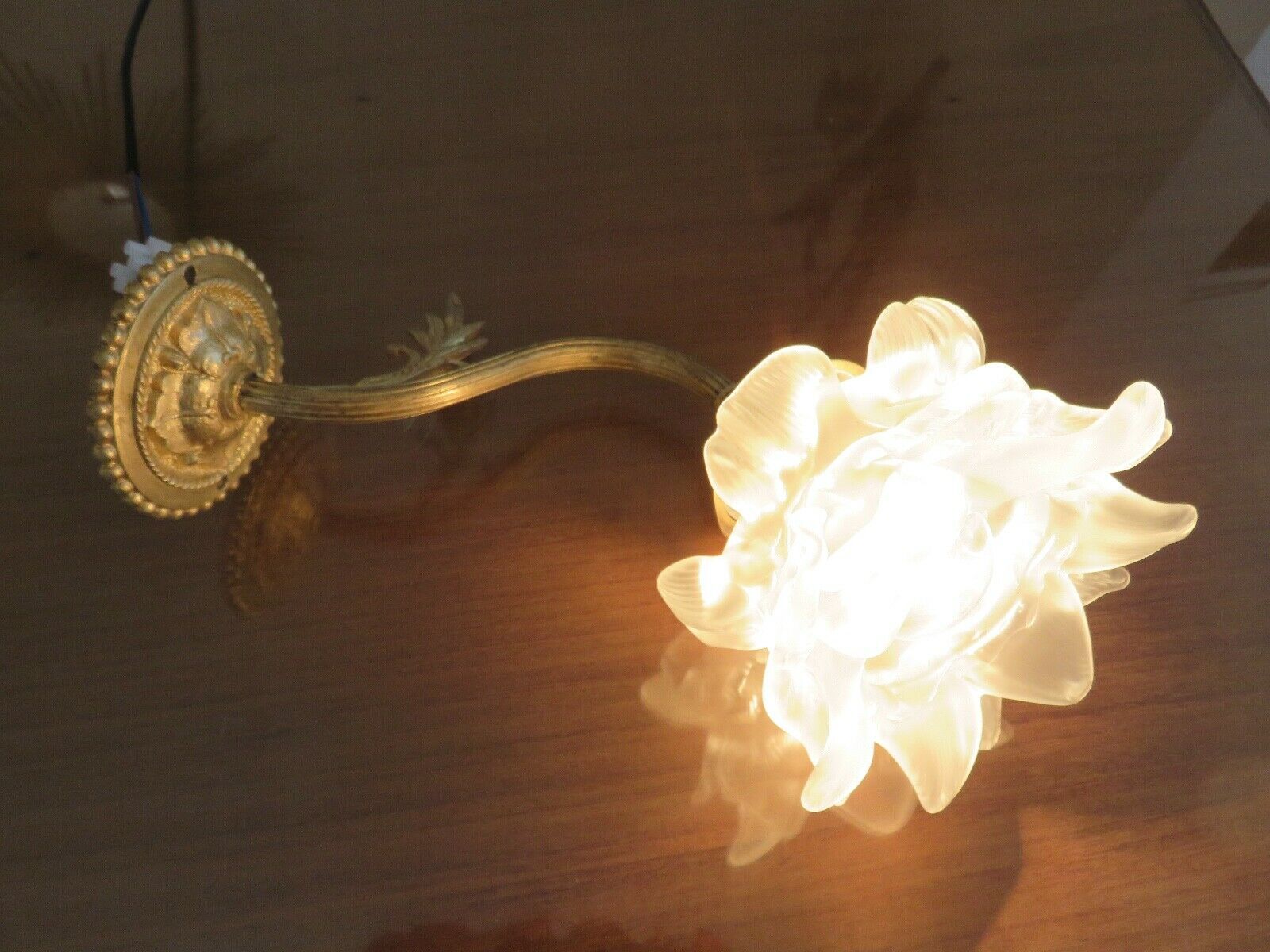 Art Deco wall lamp in bronze and tulip in the shape of pink 30s 40s