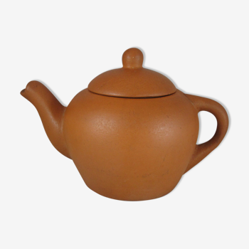 Ancient Chinese Yi Xing teapot in terracotta