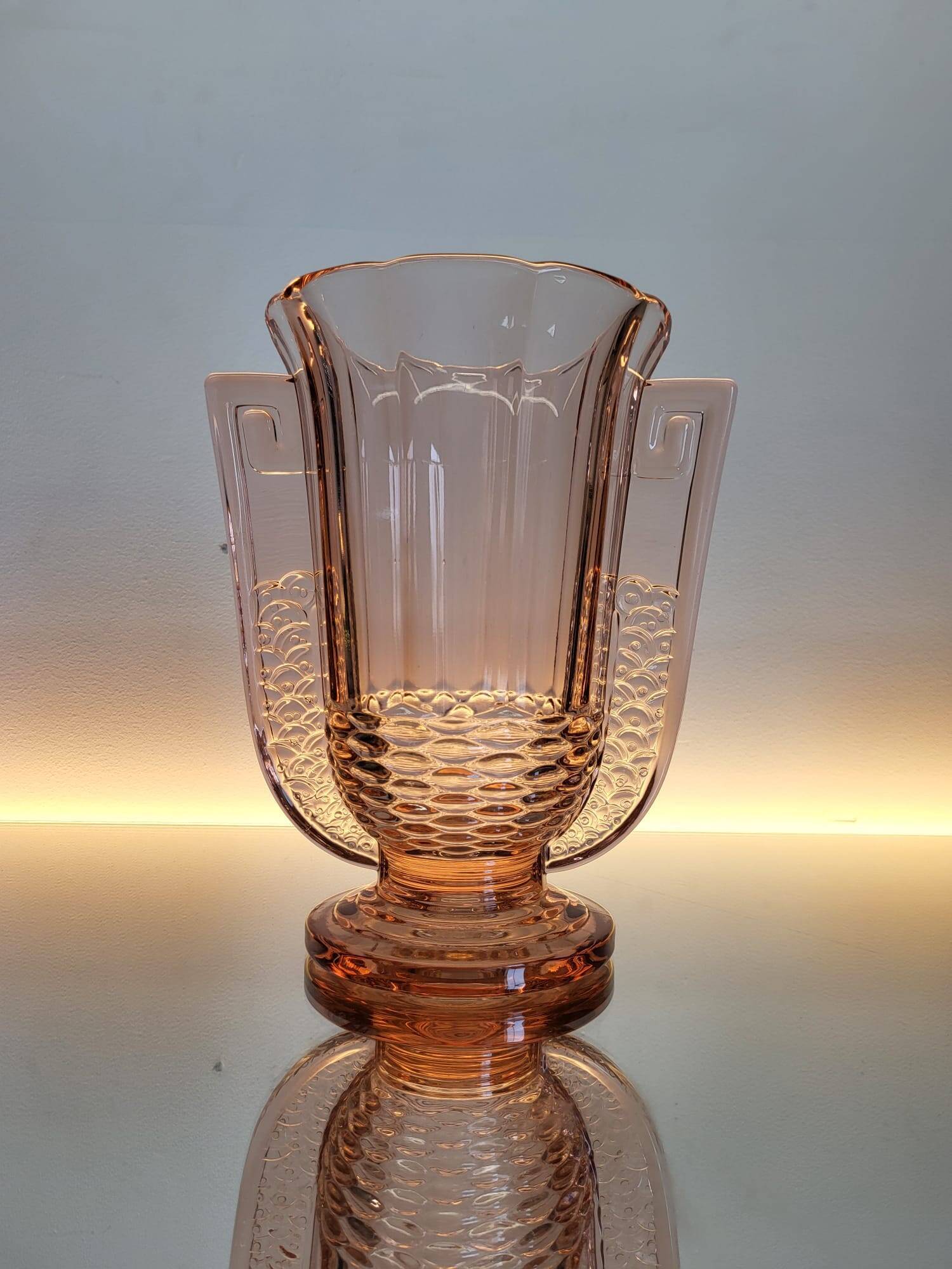 Vase Art déco en cristal Val Saint Lambert rose, série Luxval modèle Romeo, Belgique
