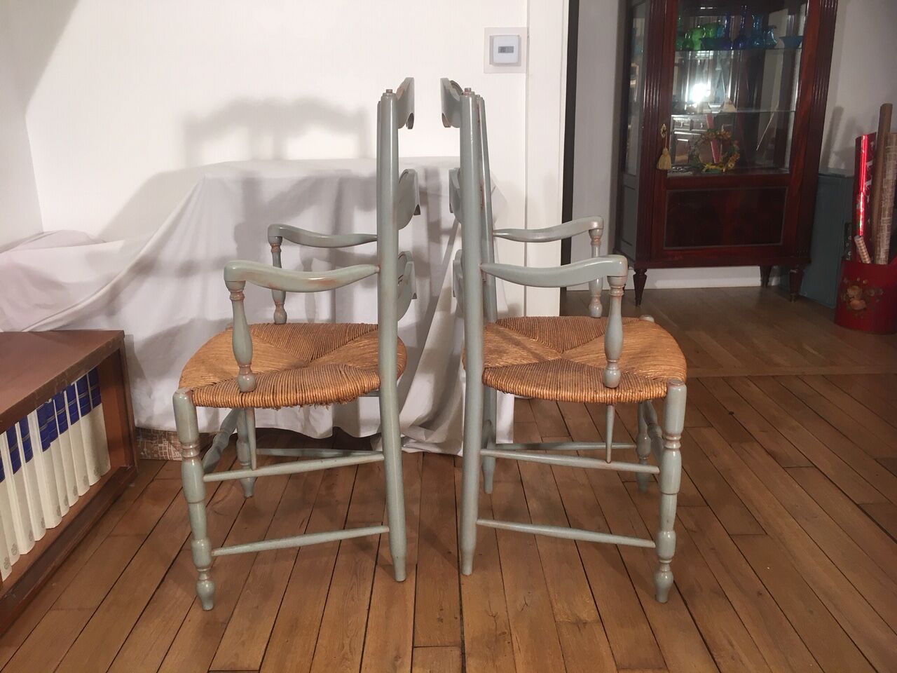 Pair of Provençal-style mulched chairs