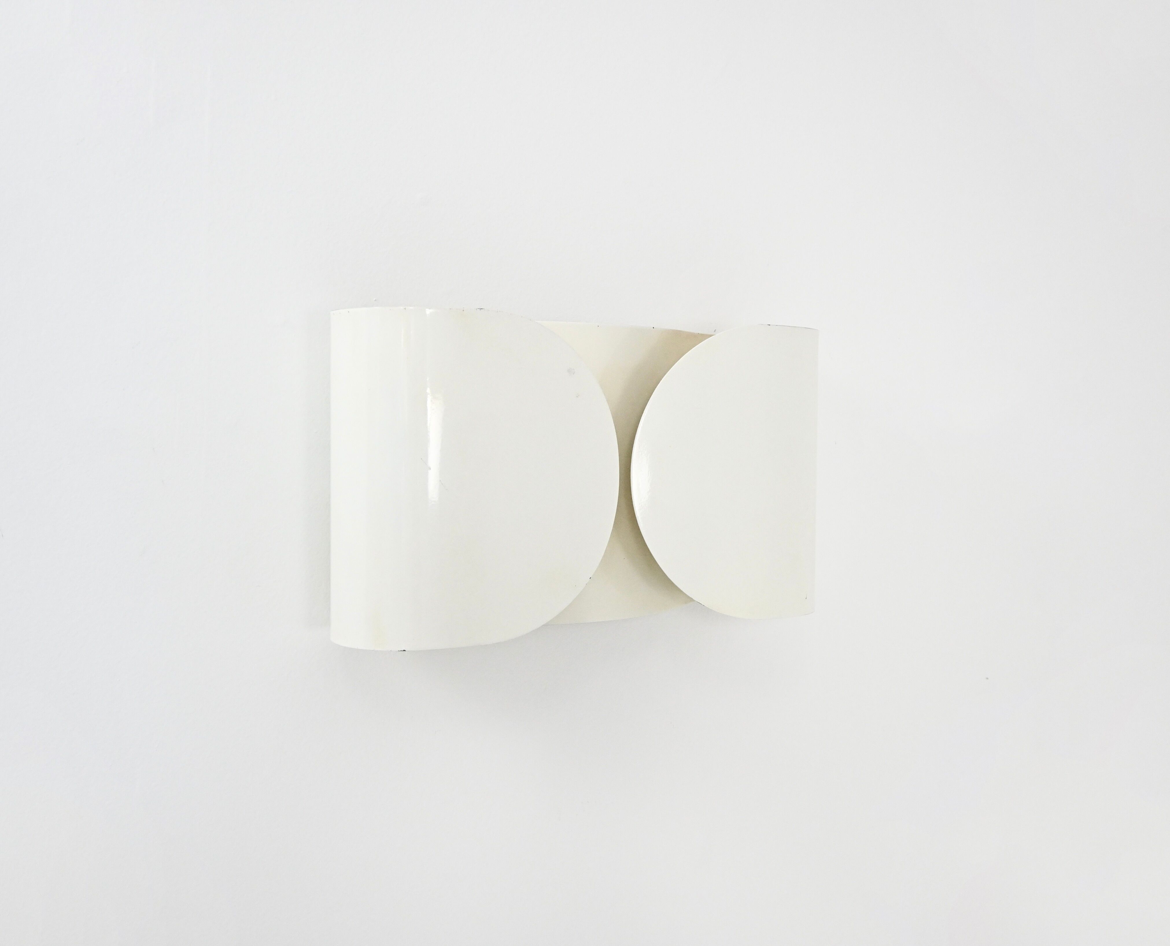 White "Foglio" wall light, by Tobia & Afra Scarpa for Flos, 1960s.