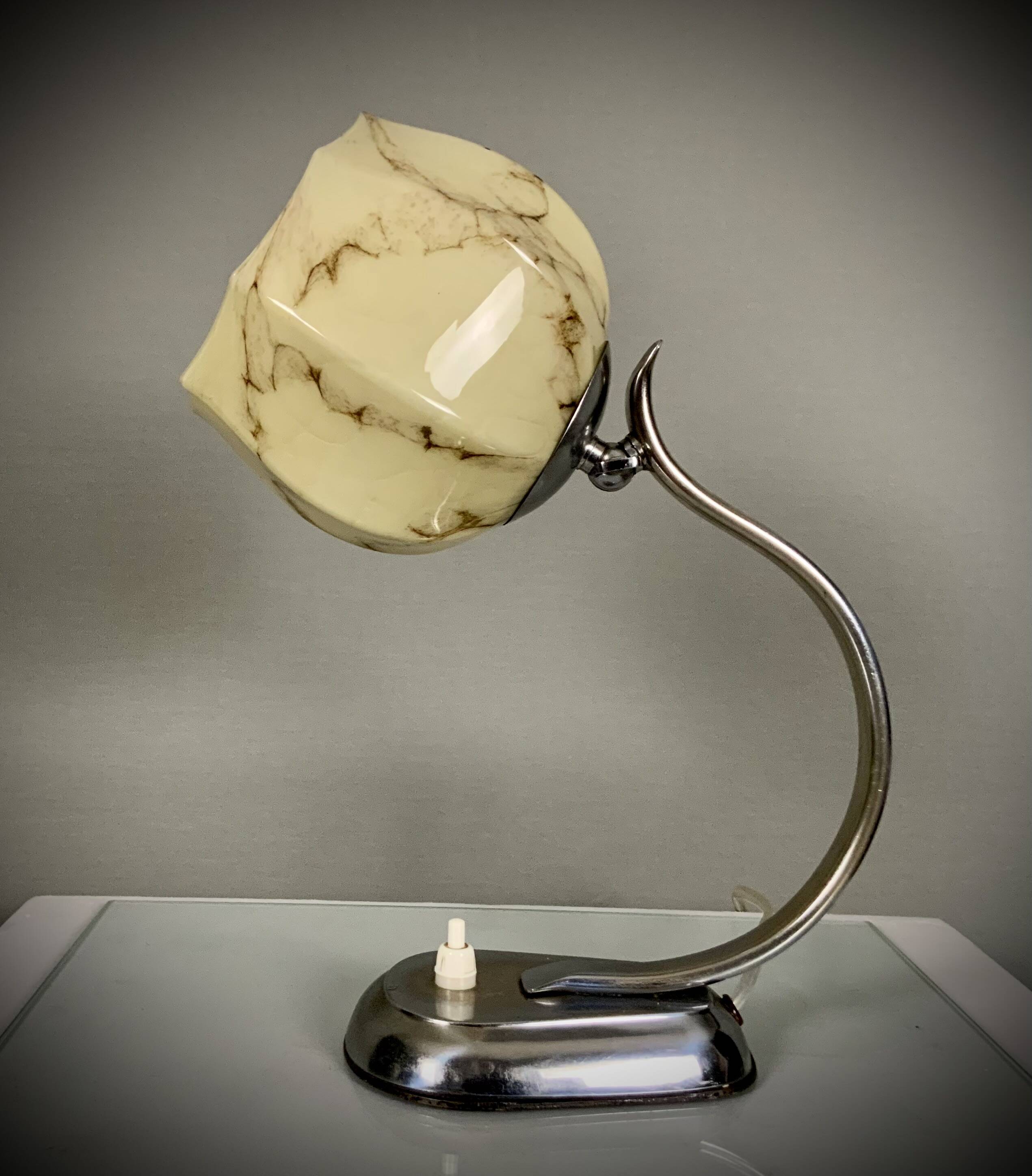 Art deco lamp