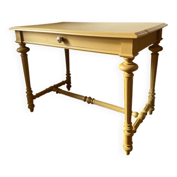 Table bureau fin XIXe peinte moutarde, entretoise tournée