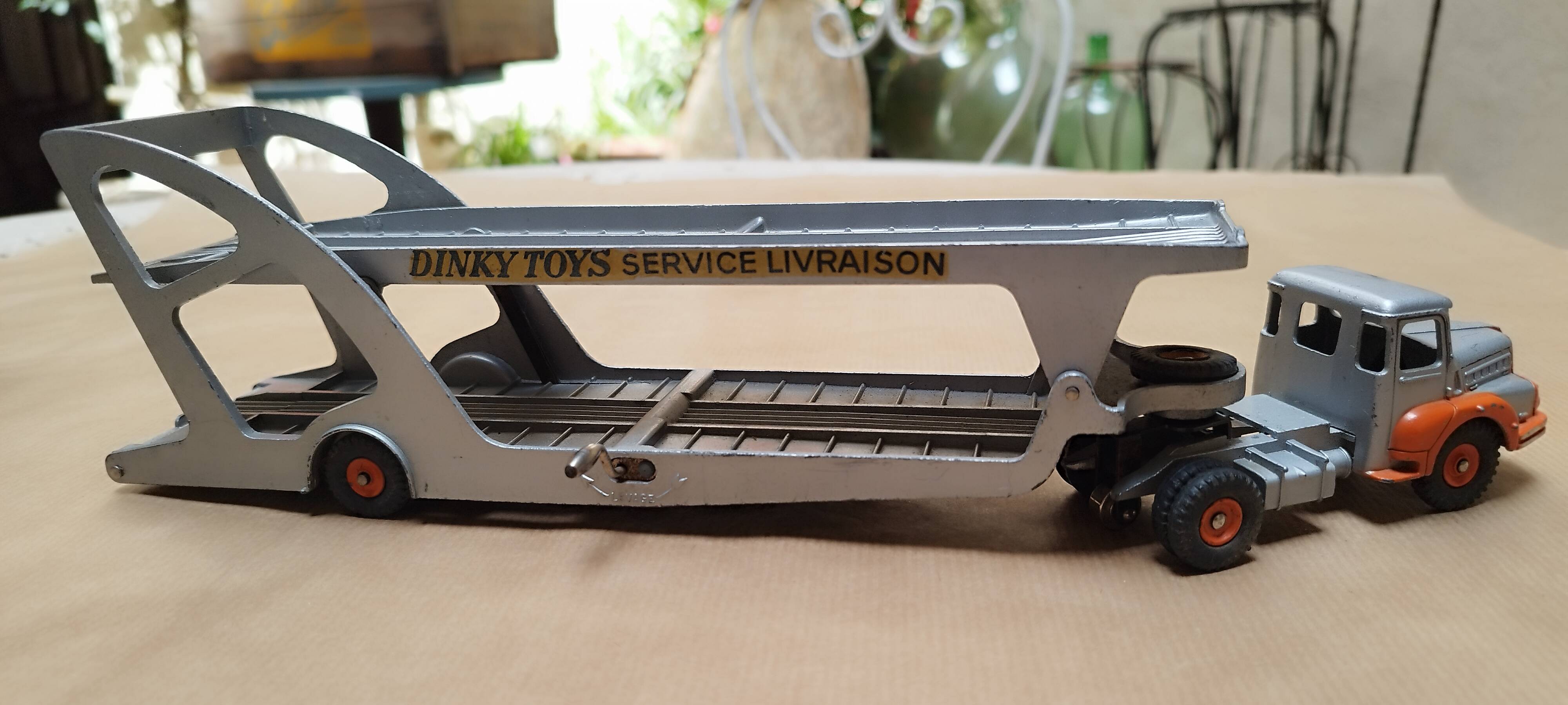 Camion Dinky toys porte voitures