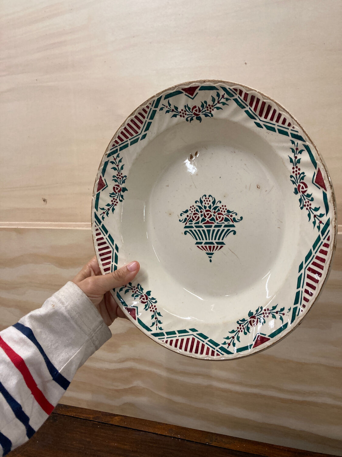 Round iron earth dish Moulin de loup Florida Grimaud Poitiers