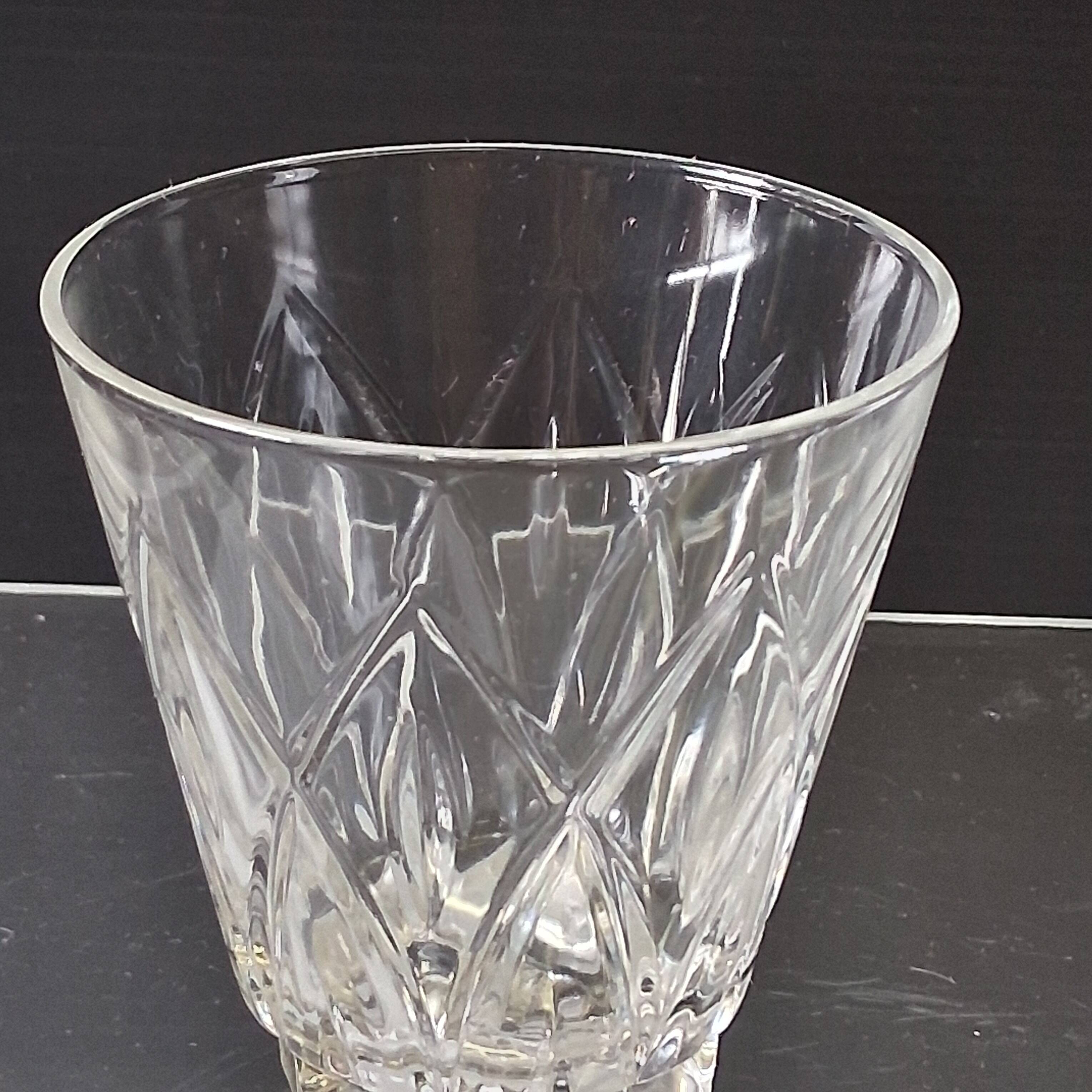 Set of 8 vintage water or digestif glasses in good condition.