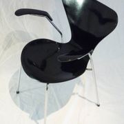 Chaise à accoudoirs Mod.  3207  Arne Jacobsen