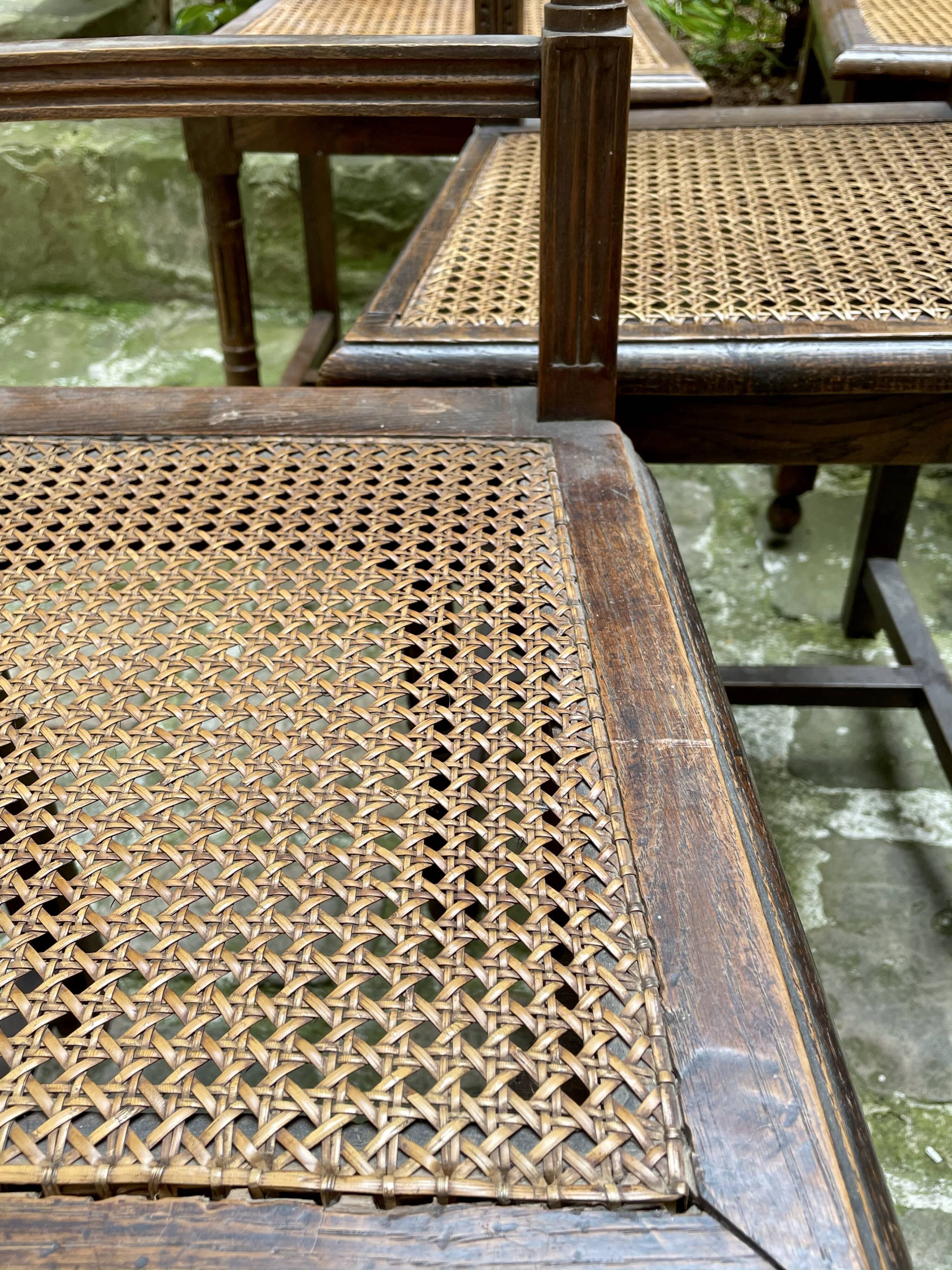 Lot de 6 chaises anciennes en bois
