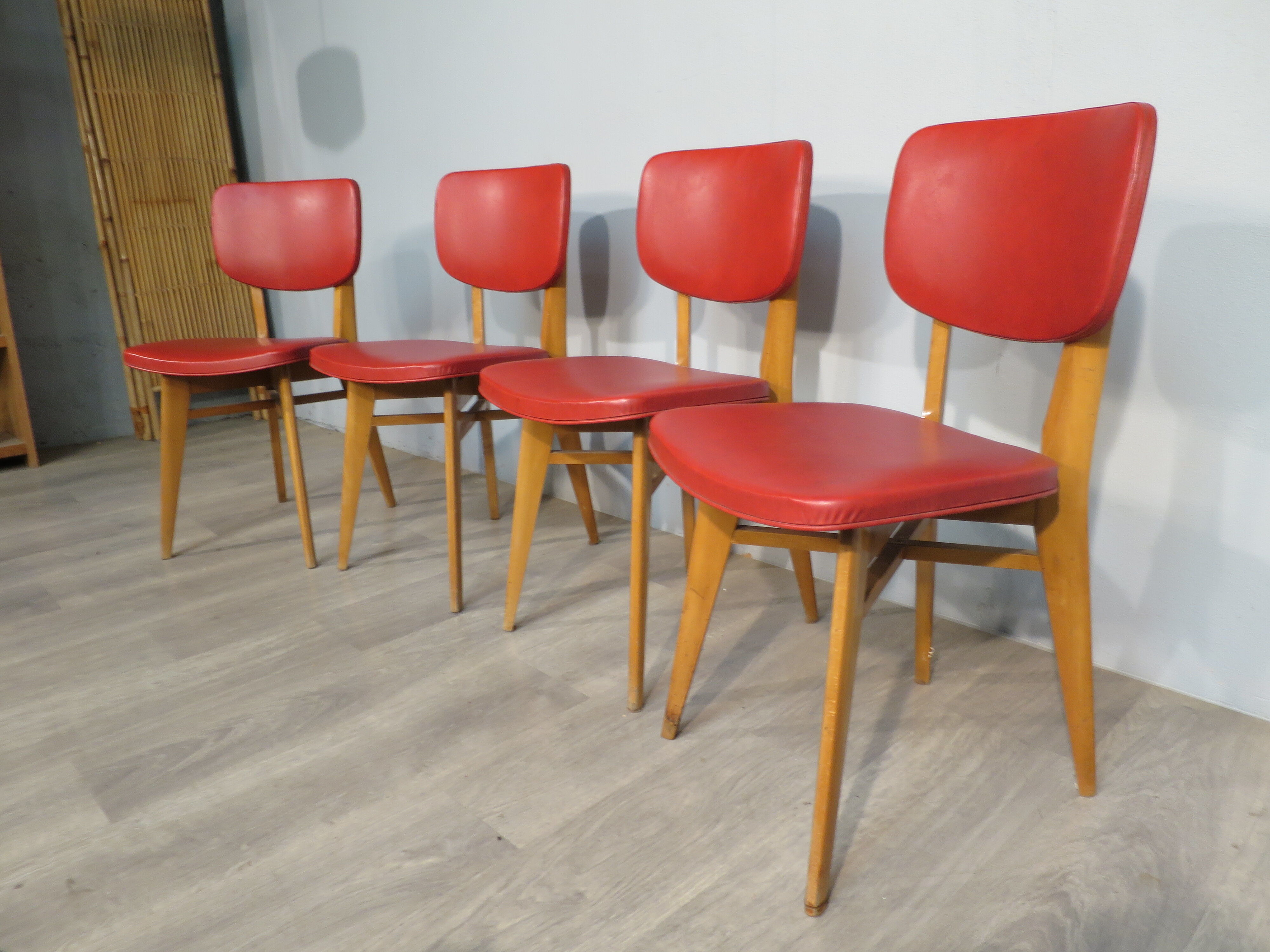 Set of 4 vintage chairs in skai