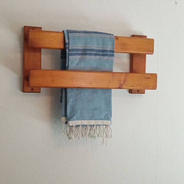 Porte-serviettes vintage en pin