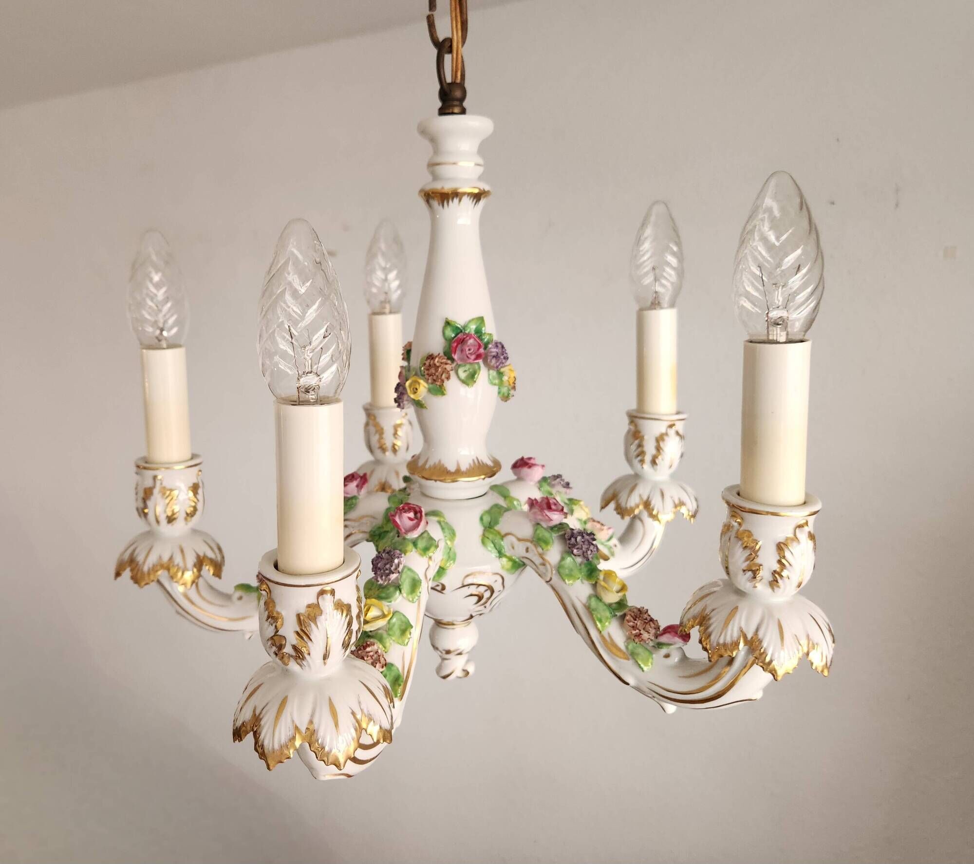 Handgeformt vergoldet vintage Porzellan Kronleuchter Capodimonte 1960er