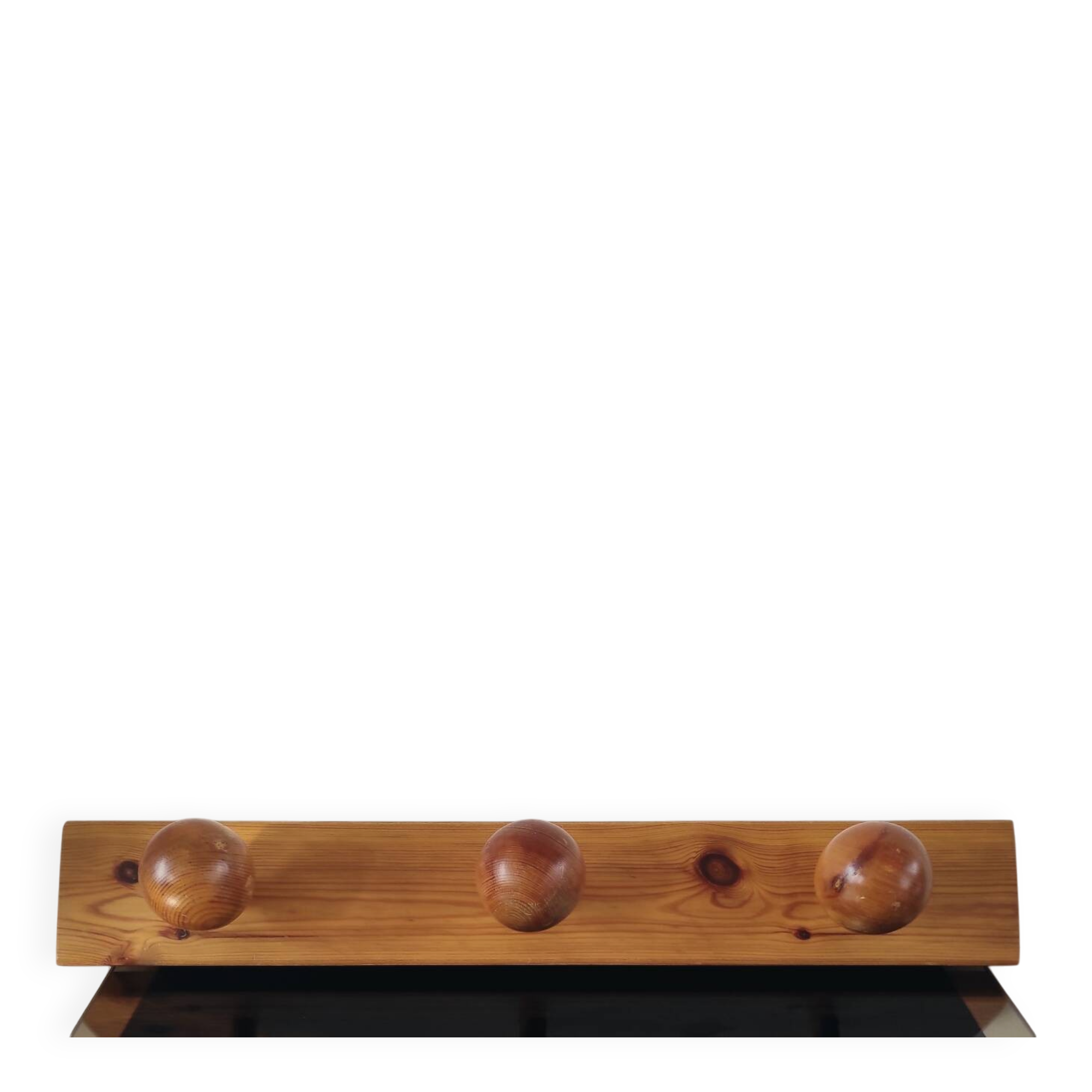 Wall-mounted coat rack with 3 ball hooks in solid pine – Scandinavian design