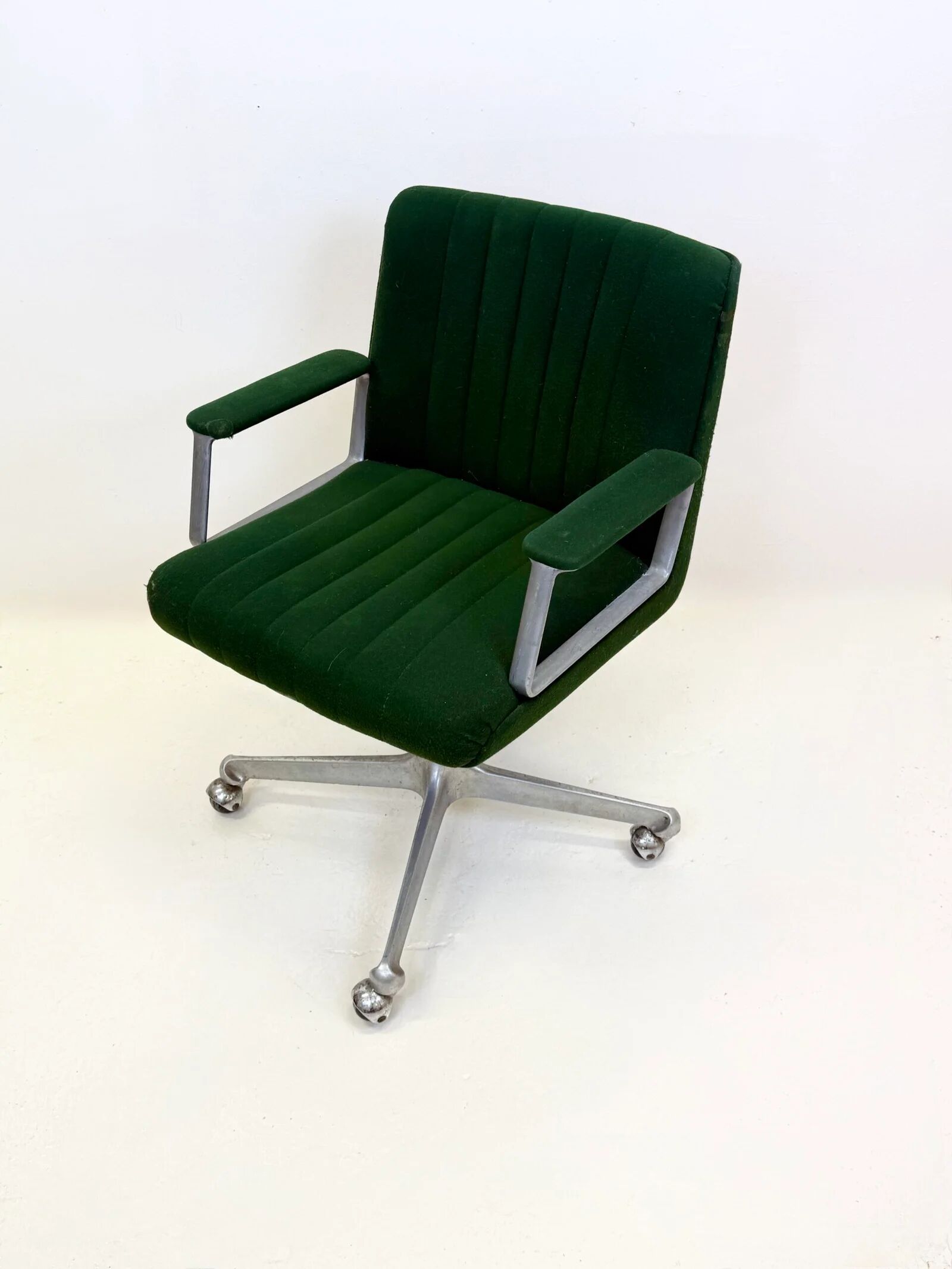 Chaise P125 – Osvaldo Borsani (Tecno), 1960s