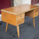 Bureau années 60 allemand en bois de hêtre pieds compas