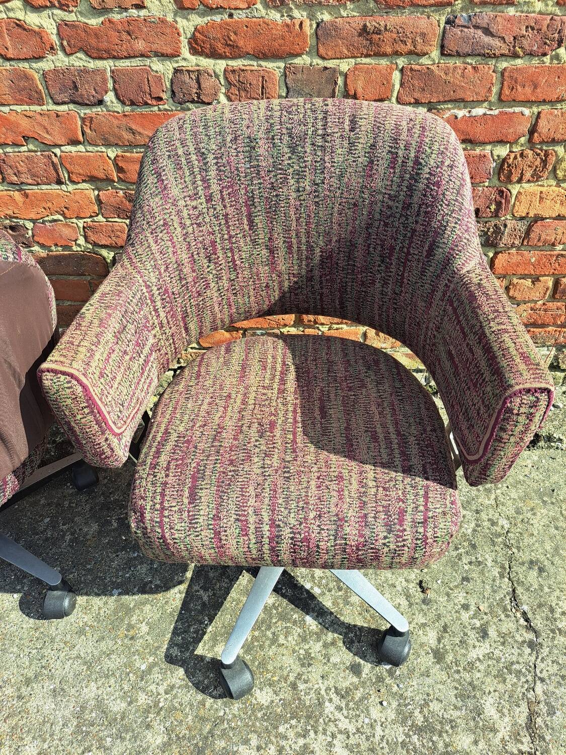 Set of 2 swivel office chairs from the 1970s.