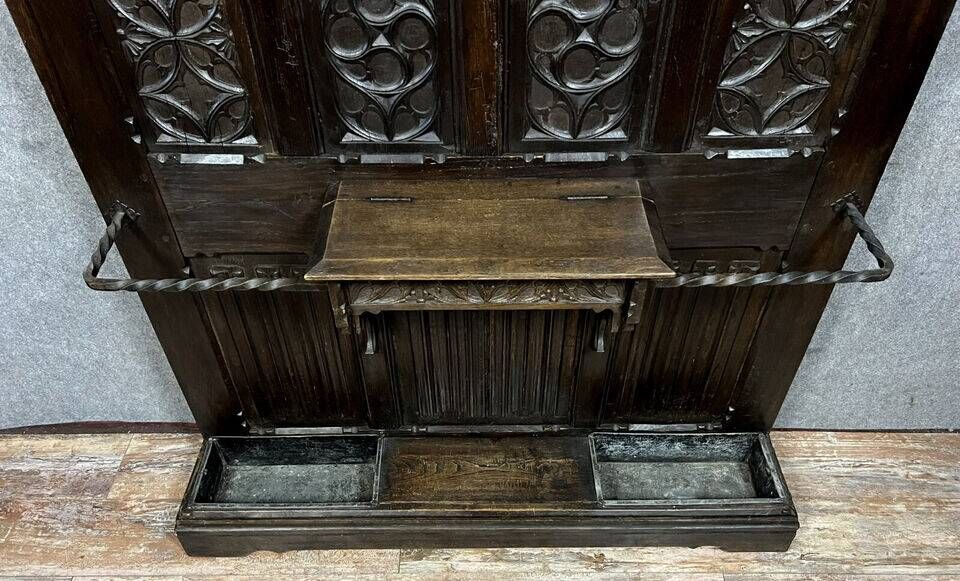 Neo-Gothic coat rack in carved oak, 19th century
