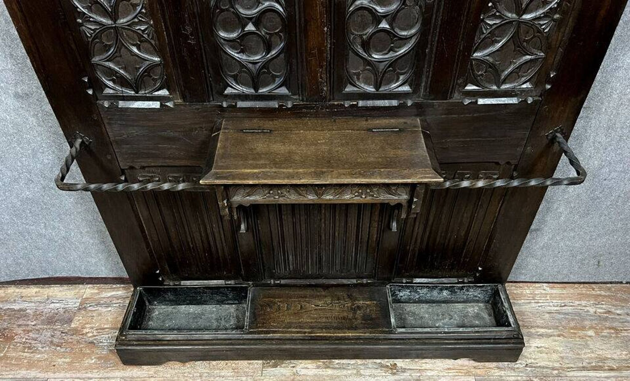 Neo-Gothic coat rack in carved oak, 19th century