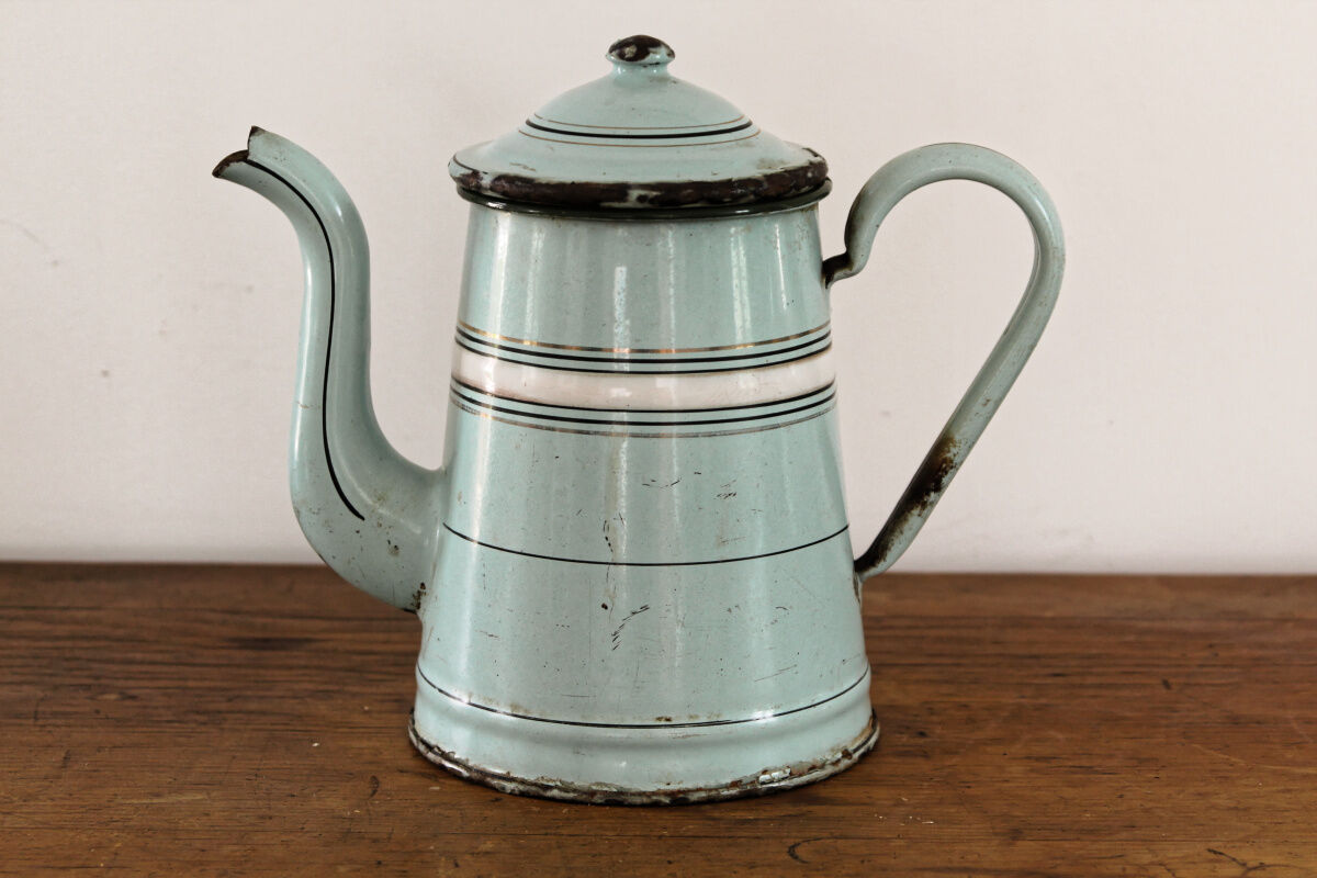 Cafetière en tôle émaillée