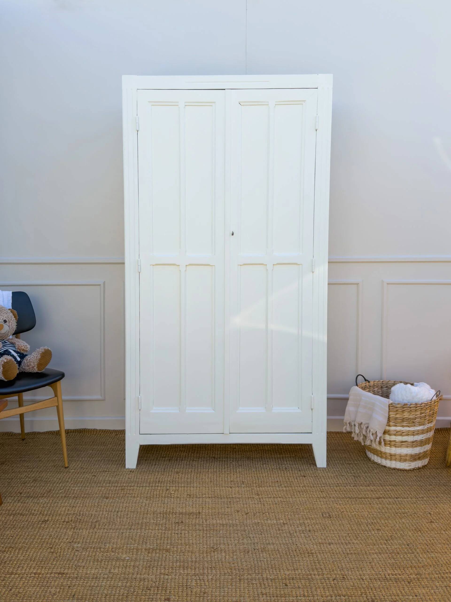 Armoire parisienne