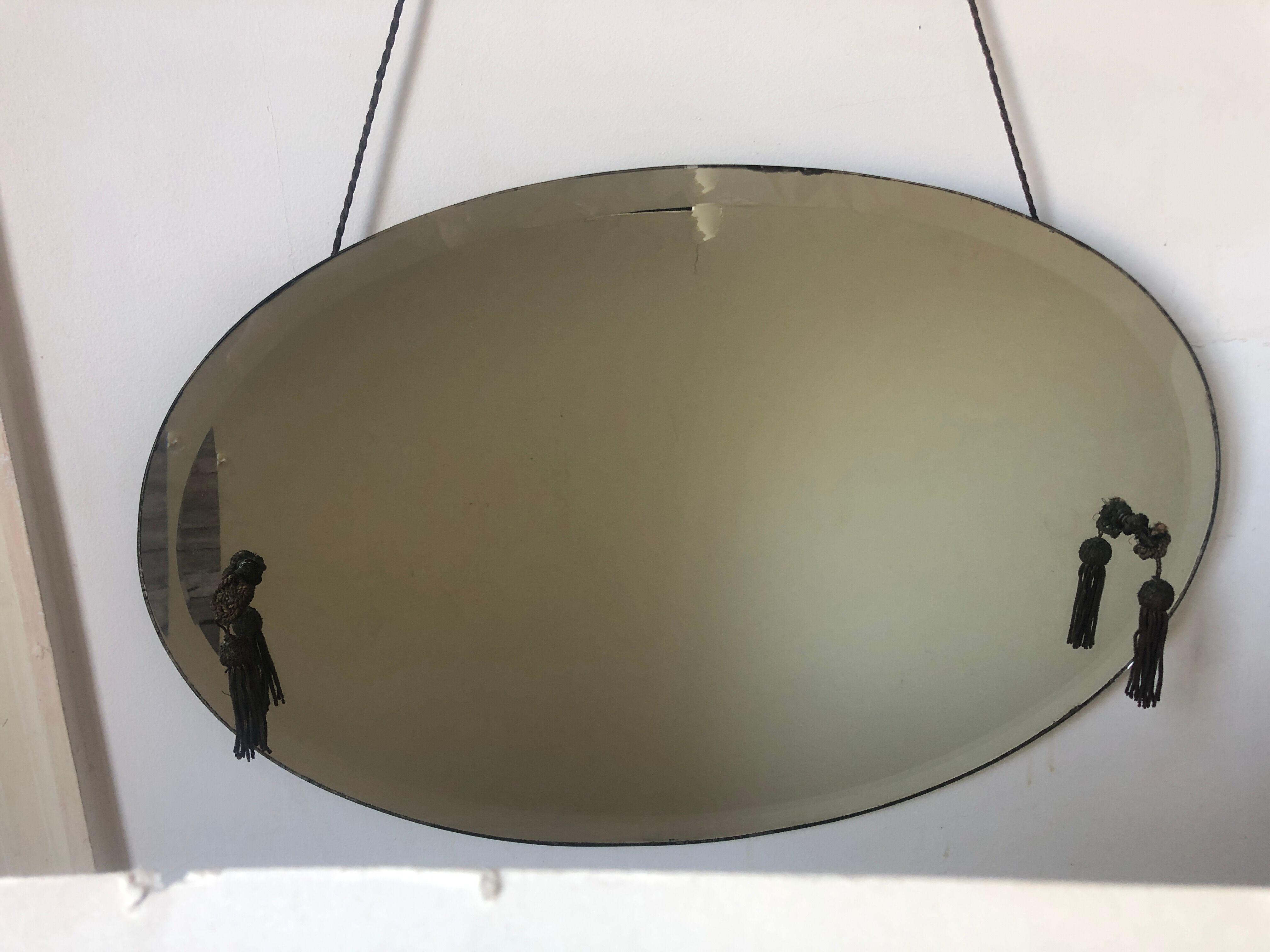 Oval mirror pompom and former link
