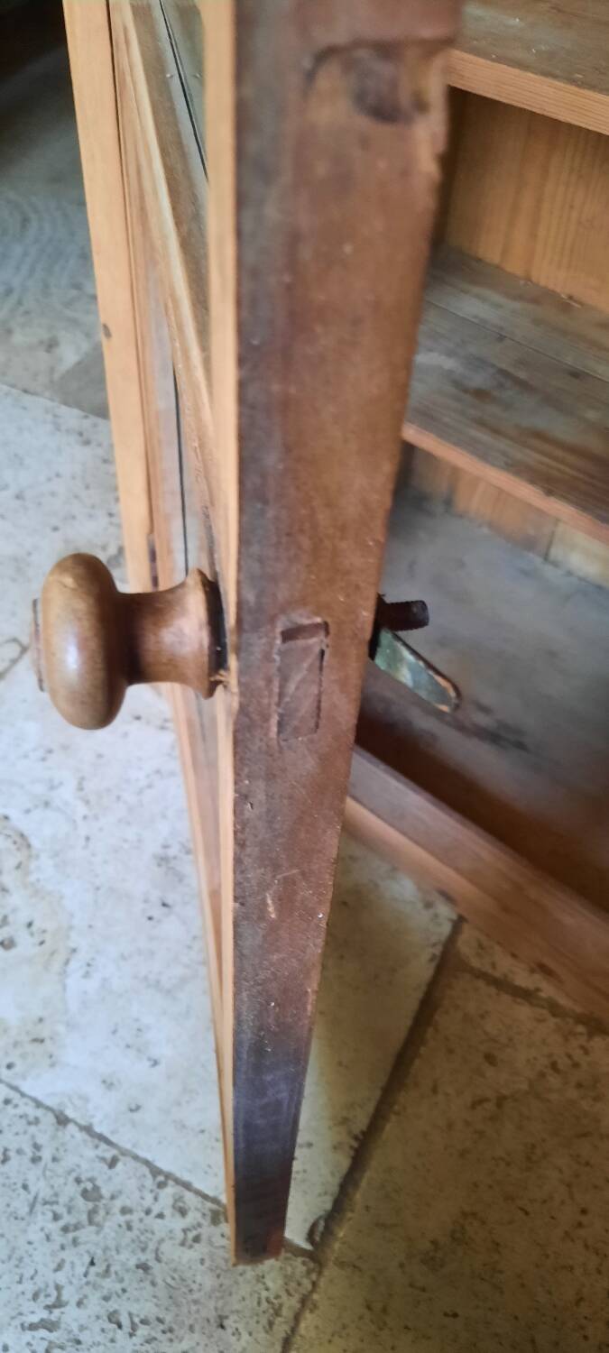 Display case to stand or hang