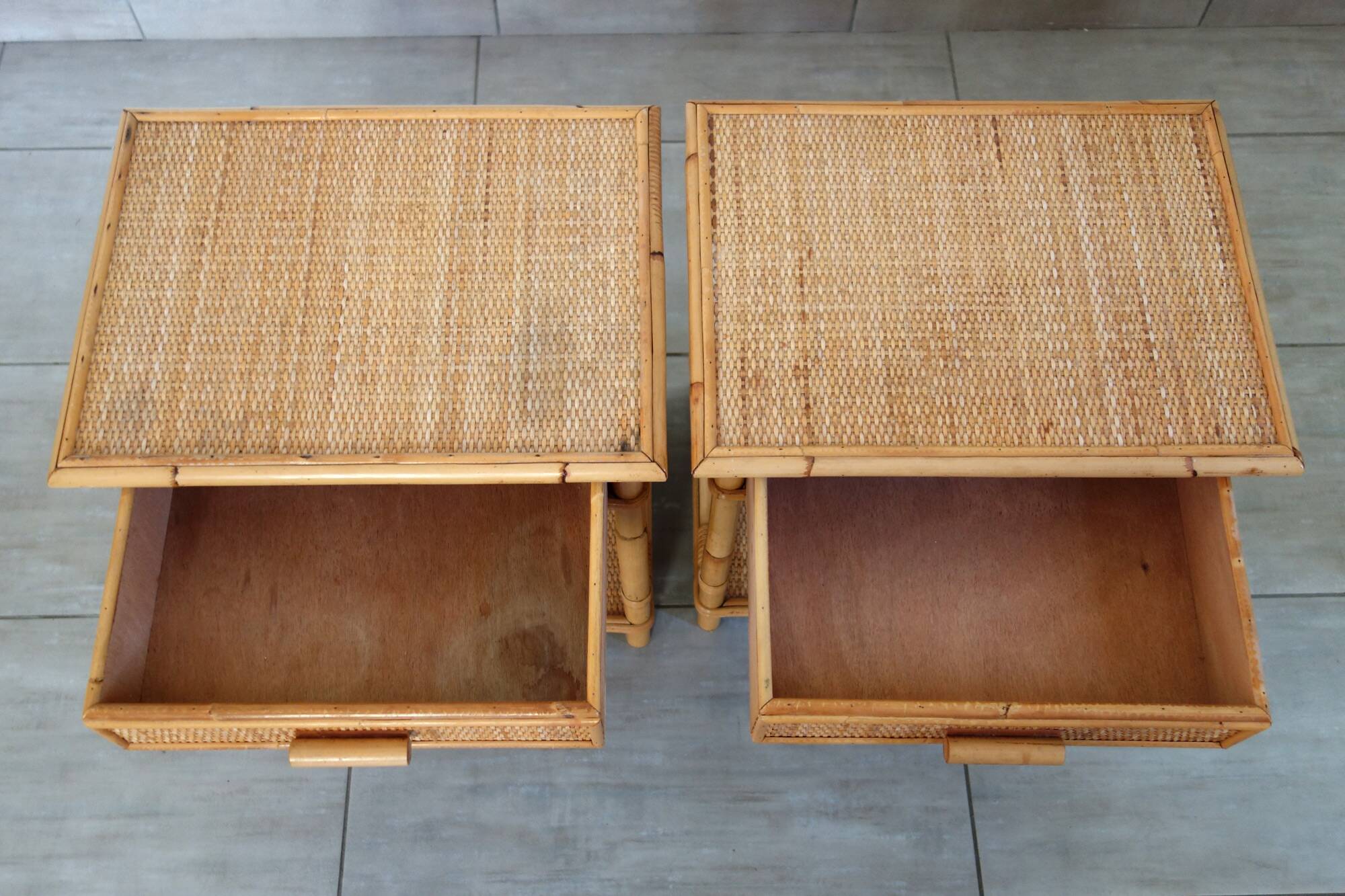 Pair of woven wicker and bamboo bedside tables, 70s/80s.