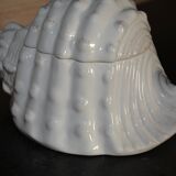 Ceramic box in the shape of a seashell