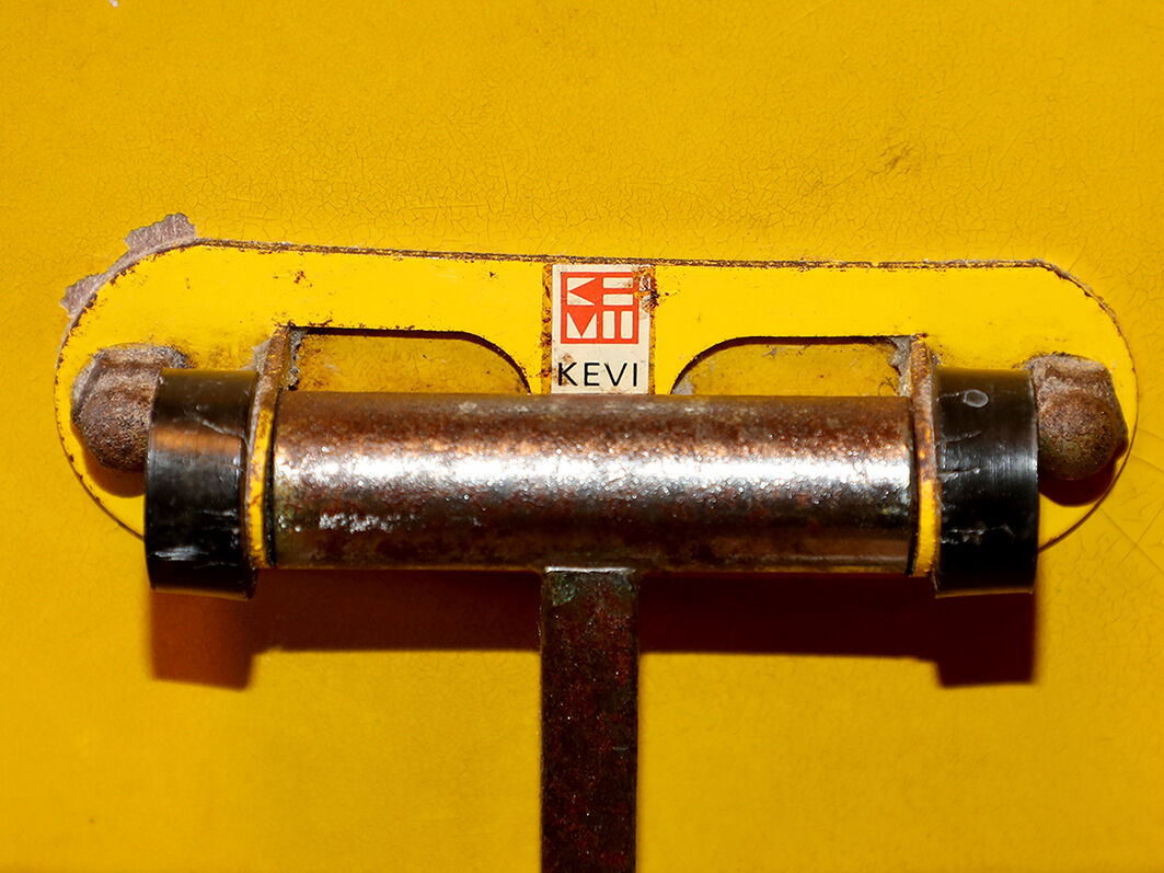 Jorgen rasmussen yellow kevi workshop chair