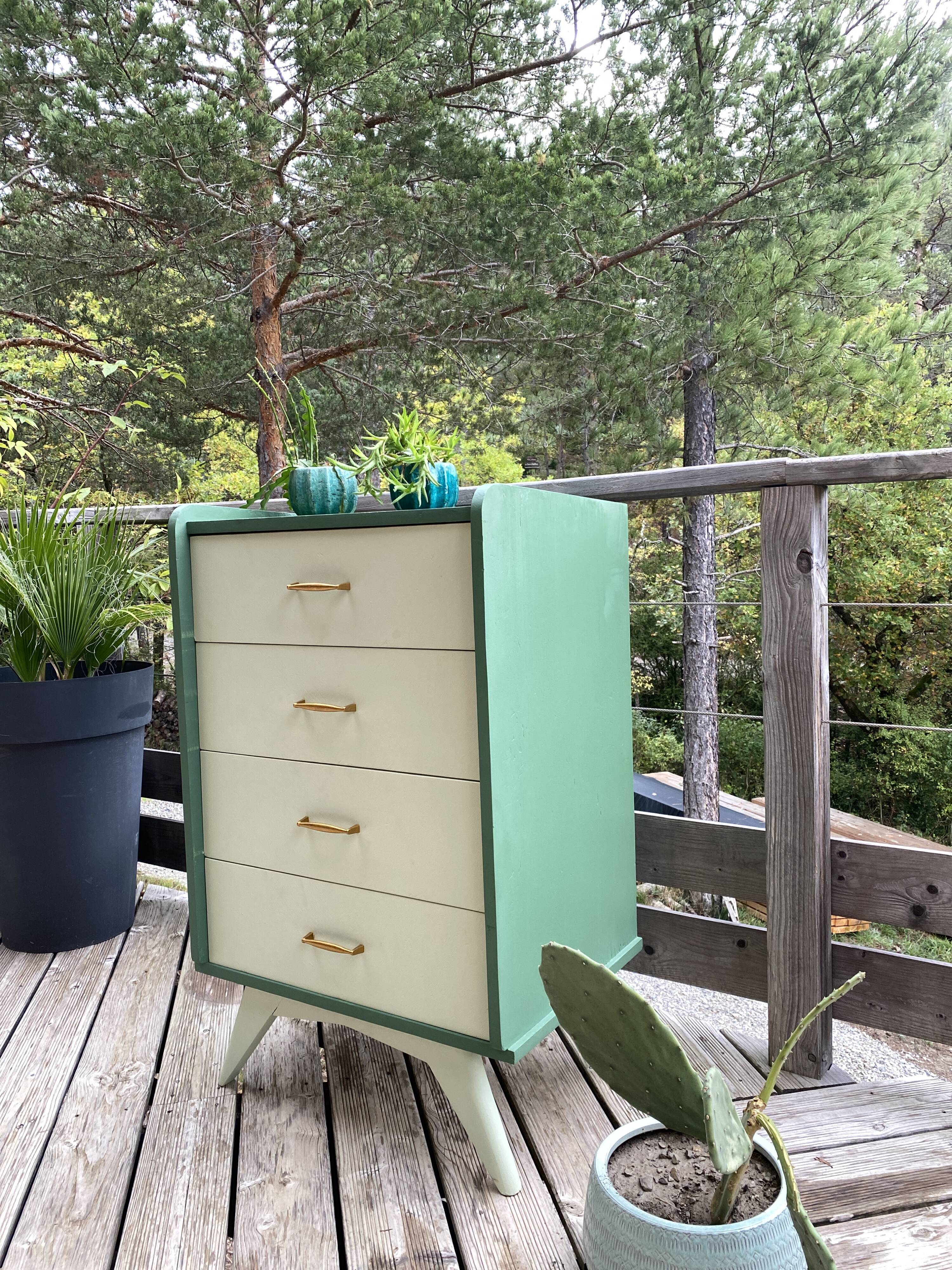 Compass foot chest of drawers