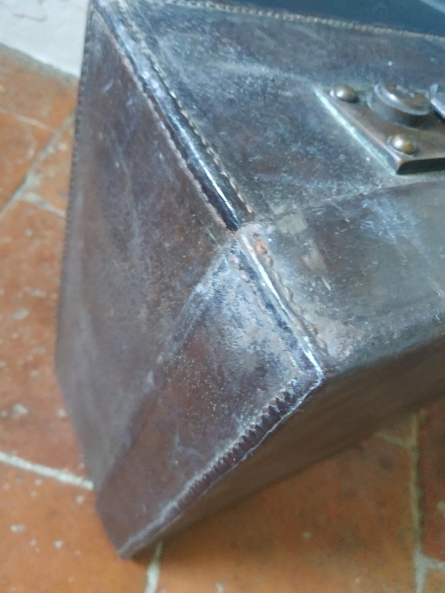 Leather suitcase 1900