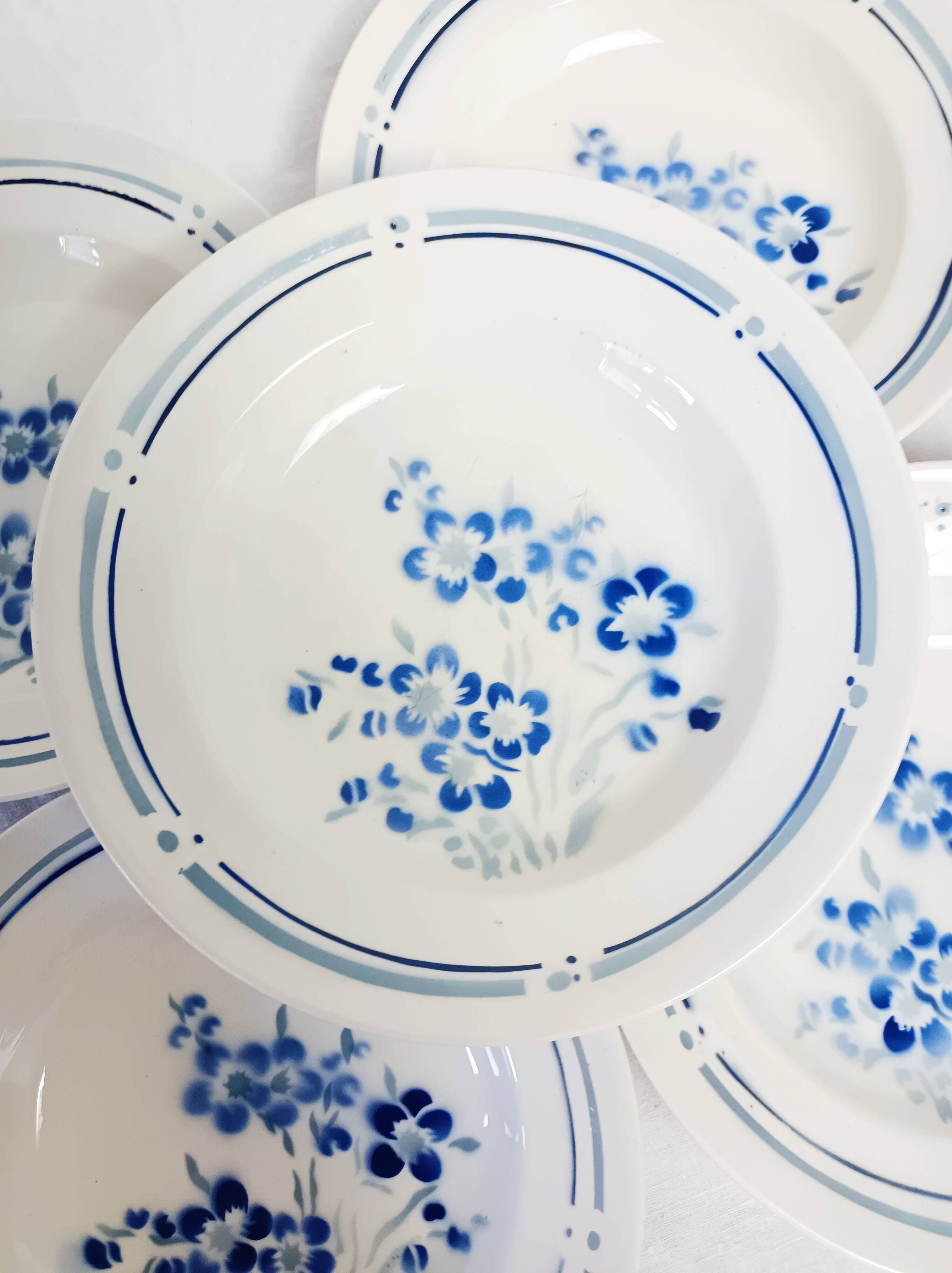 Set of 5 Longchamp plates