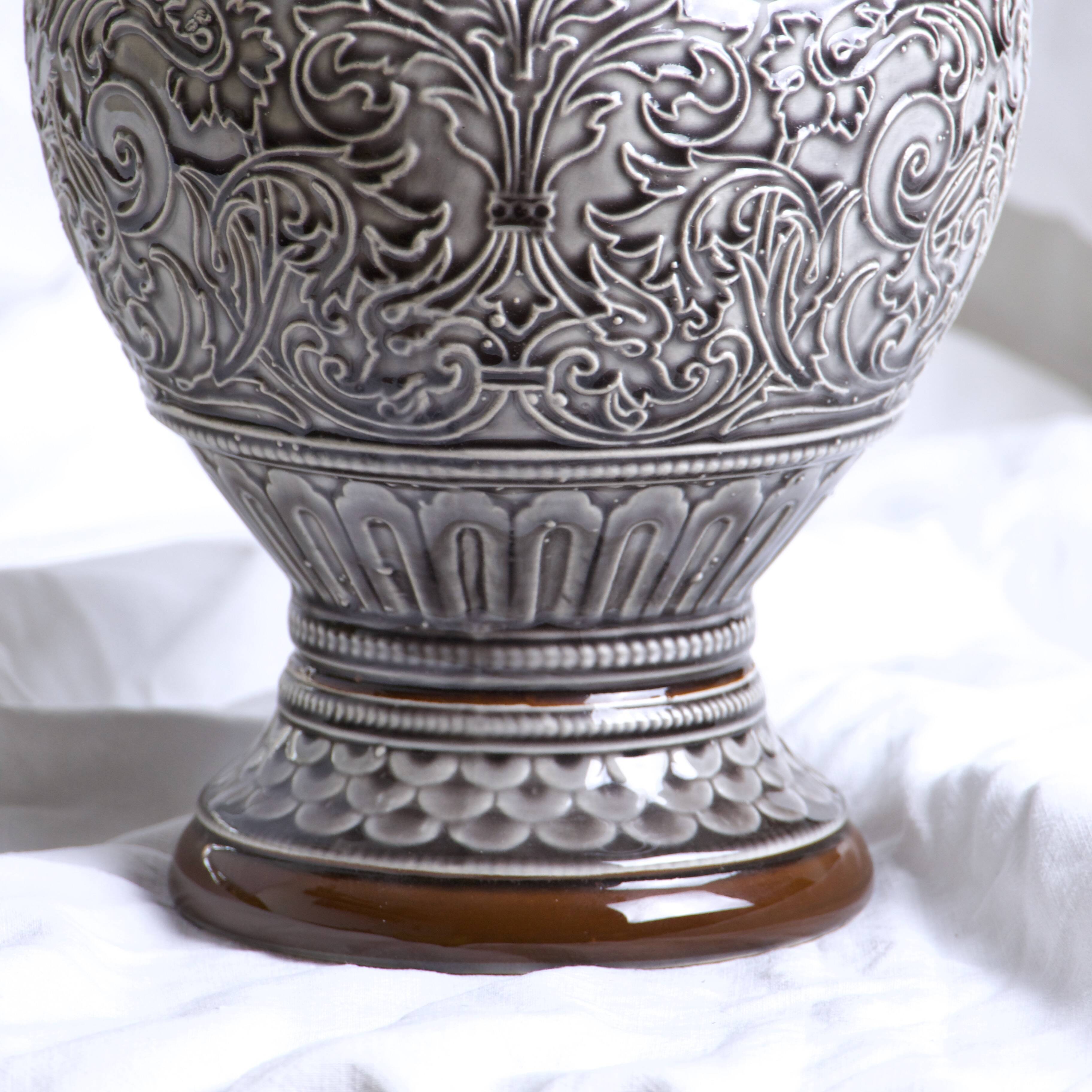 Large 19th century (1840) barbotine carafe / vase with prow head