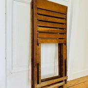 Deux chaises pliantes en bois vintage, vers 1960