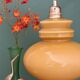 Suspension globe vintage en opaline ocre