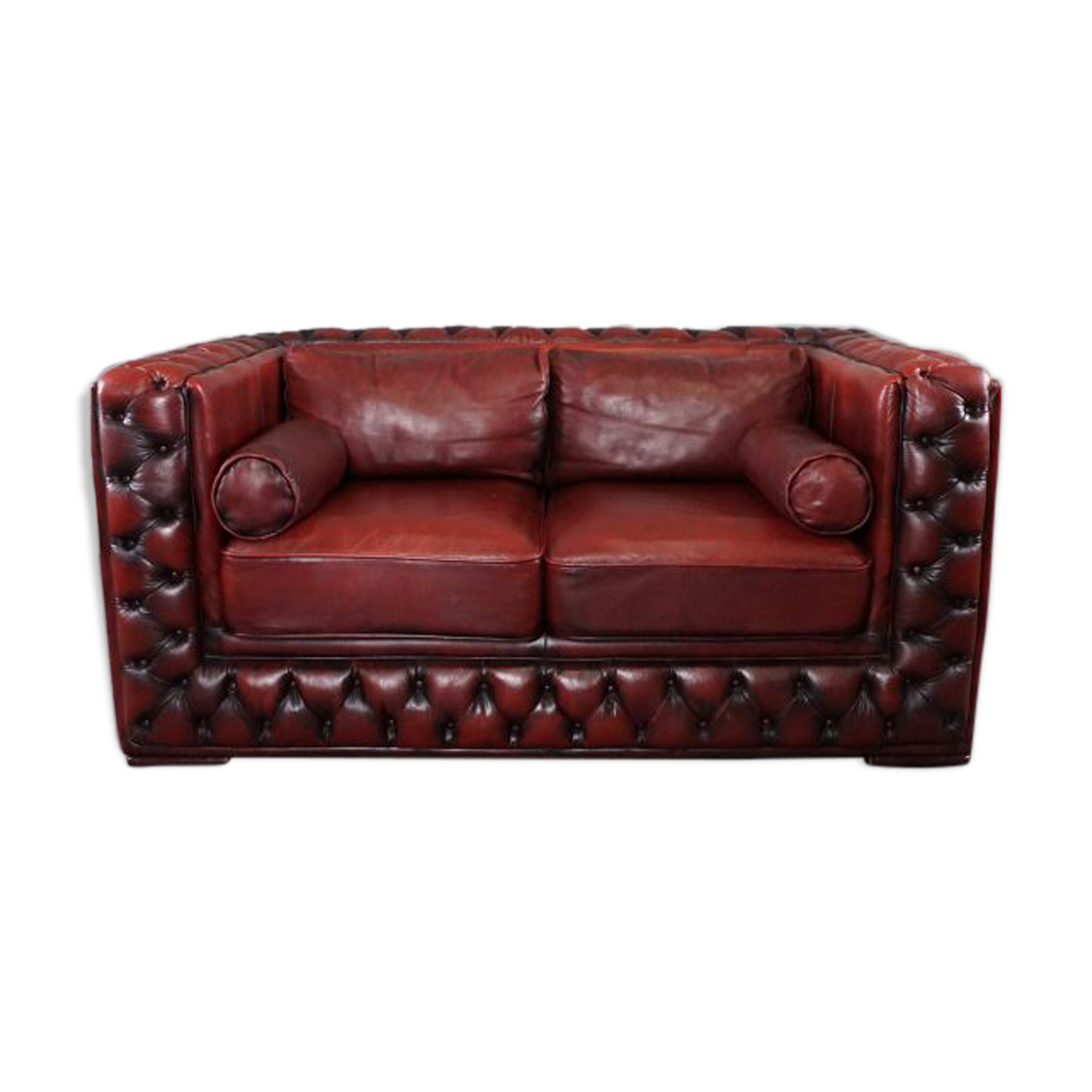Chesterfield sofa in red cowhide leather, 2.5 seats