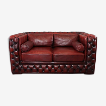 Chesterfield sofa in red cowhide leather, 2.5 seats