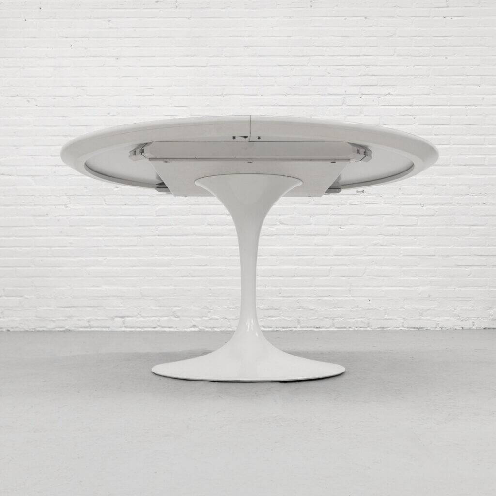 Extendable custom Knoll Tulip Dining Table, 1980