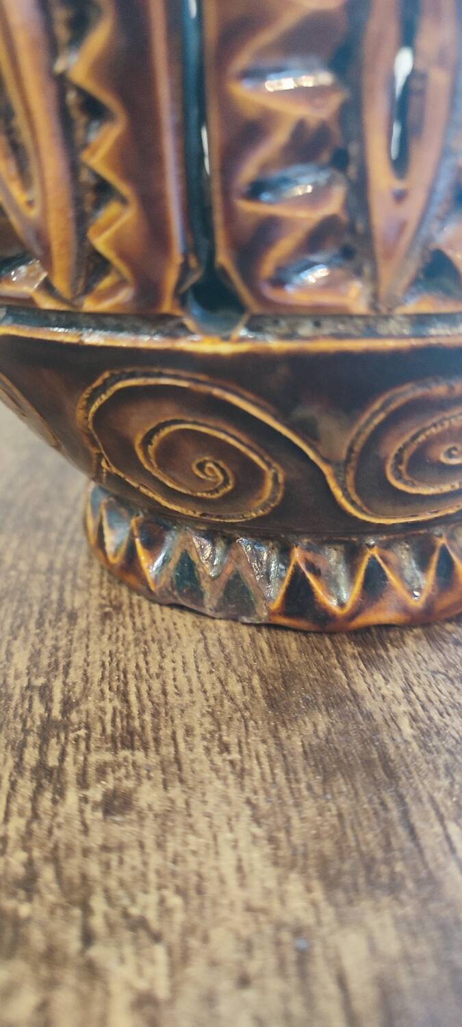 Bessone incised ceramics in Vallauris