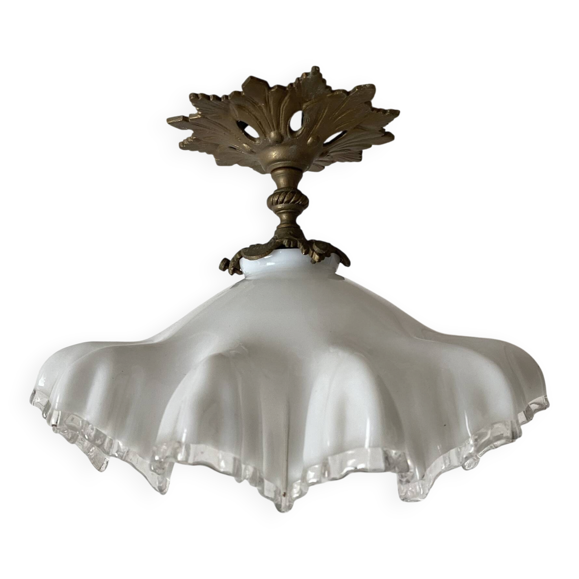 Ancien plafonnier opaline dentelée