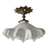 Ancien plafonnier opaline dentelée