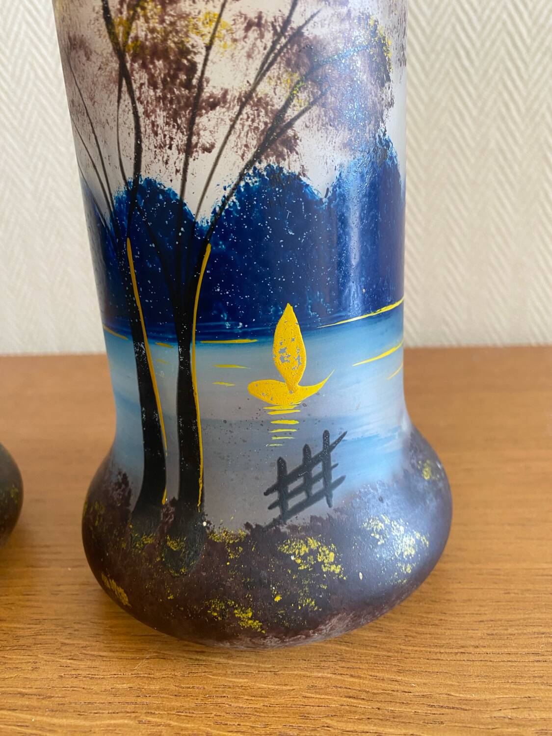 Paire de vases art nouveau en verre peint