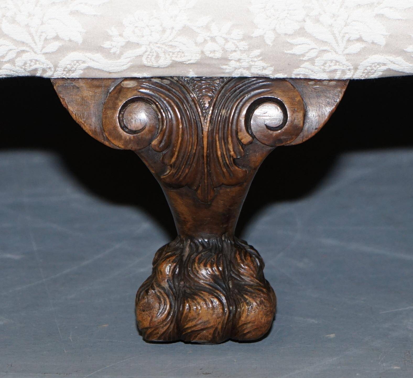 Victorian suite in damask, walnut frame, legs carved in lion's paw.