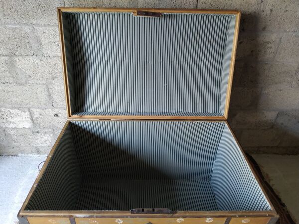 Coffre ancien bois peint