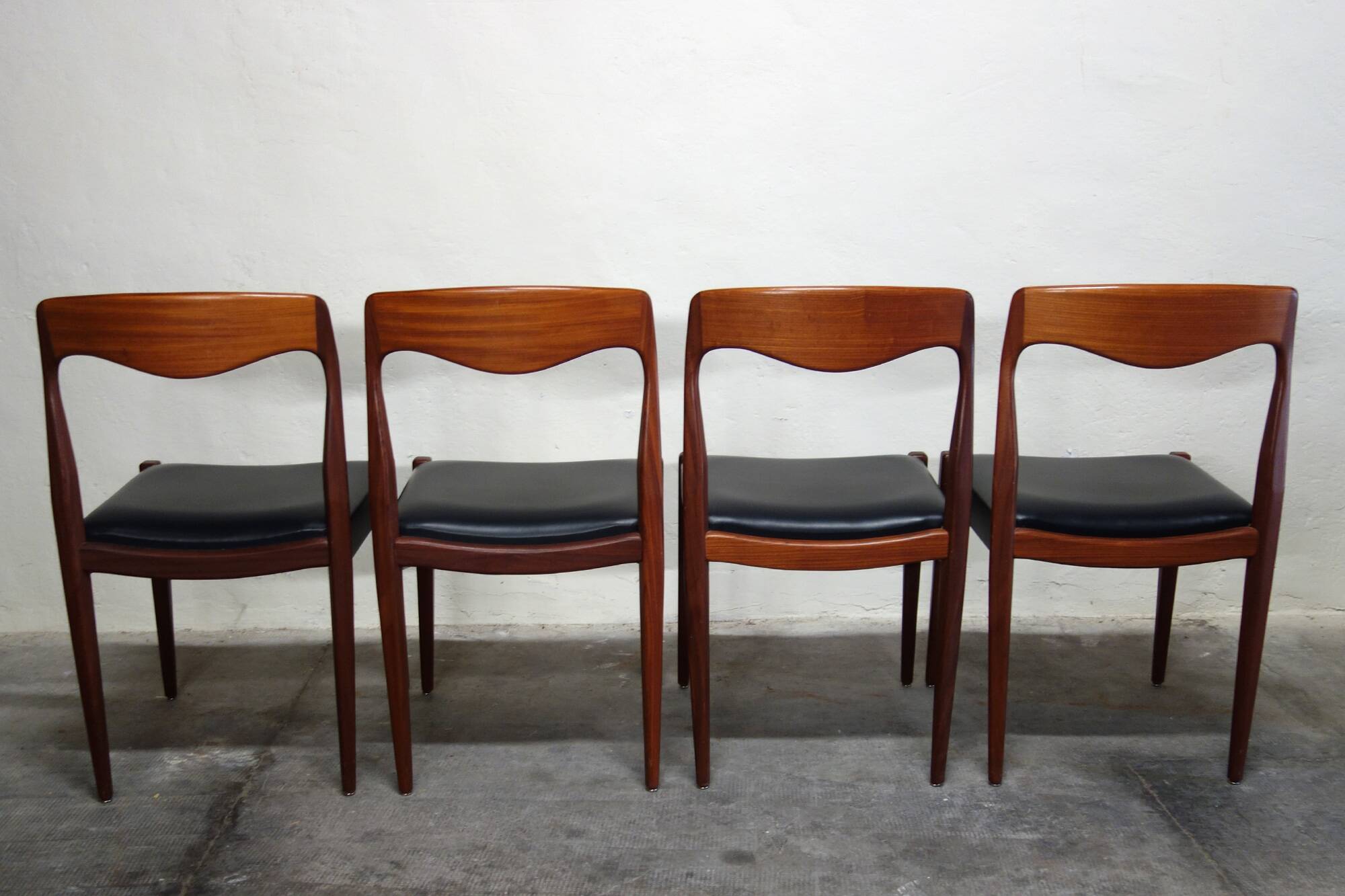 4 chaises scandinaves années 60